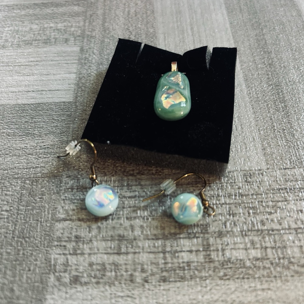 Blue Oval Stone Pendant Necklace & Matching Dangle Earrings Jewelry Set - Picture 5 of 9